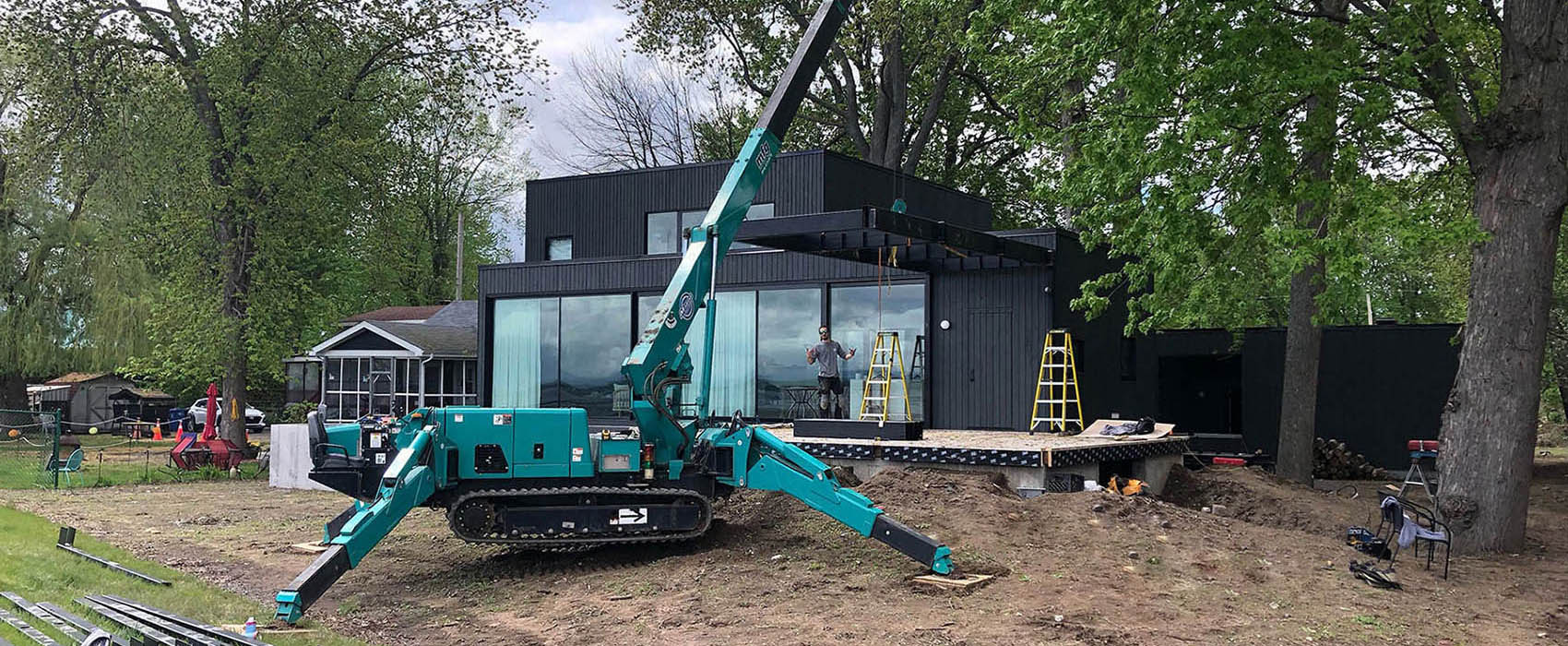MAEDA Mini Crane for residential material lifting