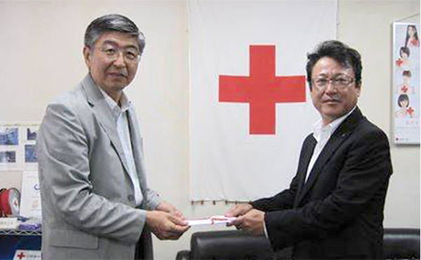 MAEDA member giving donation to the Japanese Red Cross