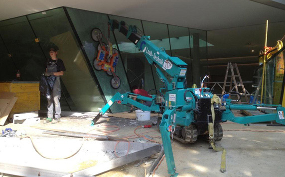 MAEDA Mini Crane using vacuum glass handlers for glazing works