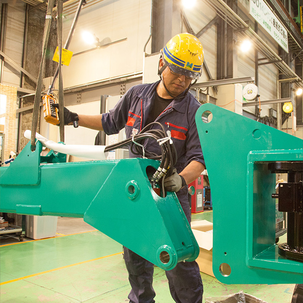 MAEDA worker assembling mini crane body