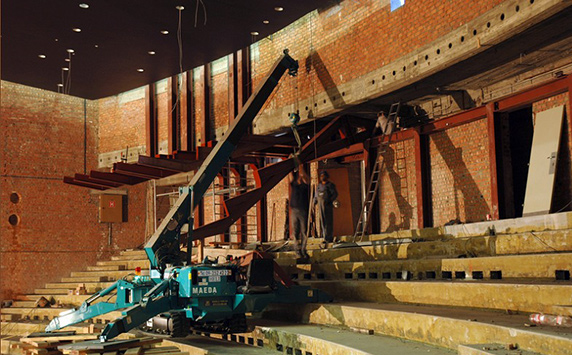MAEDA Mini Crane lifting in indoor construction zone